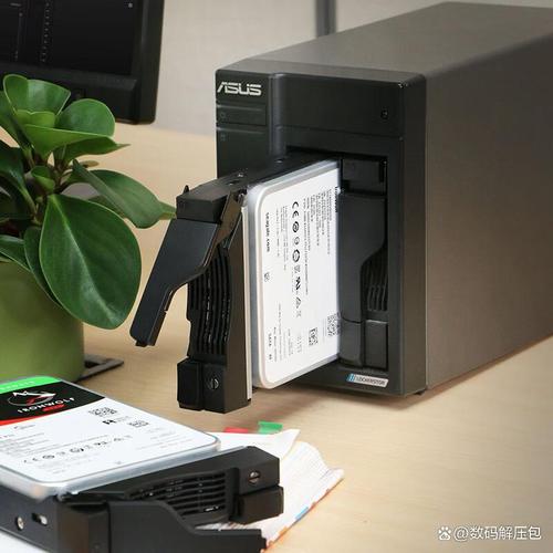 推薦理由:這款四核處理器的nas網(wǎng)絡(luò)存儲服務(wù)器,具備強勁的處理能力